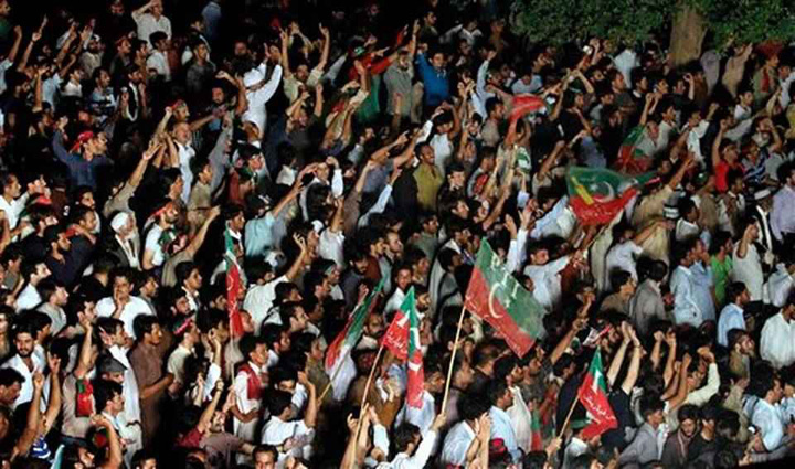 „Primavara” pakistaneza a facut peste 200 de raniti
