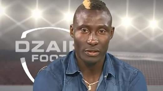 Un fotbalist de 24 de ani a murit dupa ce a fost lovit de un obiect aruncat din tribune