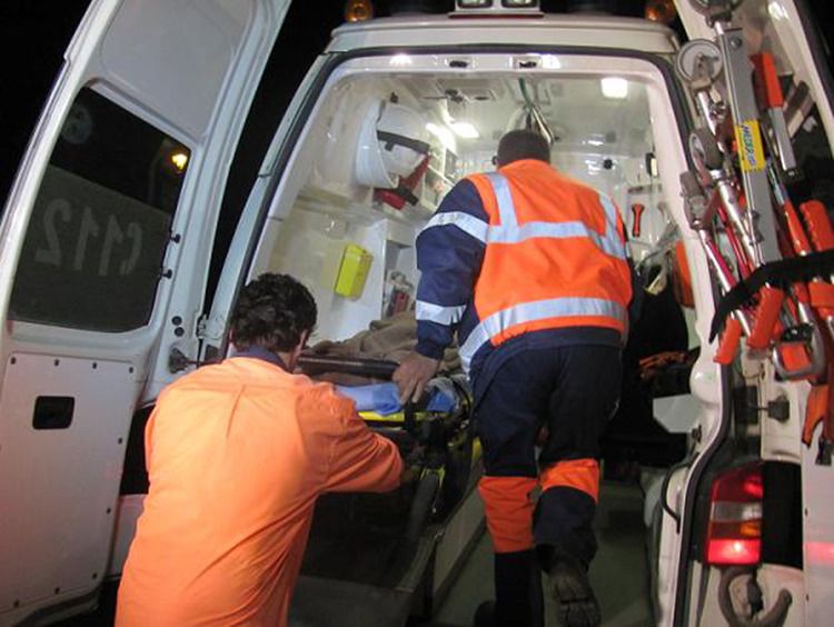 Trei masini implicate intr-un accident pe DN 2: doi oameni au fost grav raniti!