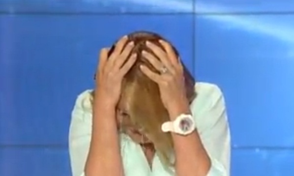 Andreea Esca a acceptat provocarea „Ice Bucket Challenge”, in direct, la pupitrul stirilor! (VIDEO)