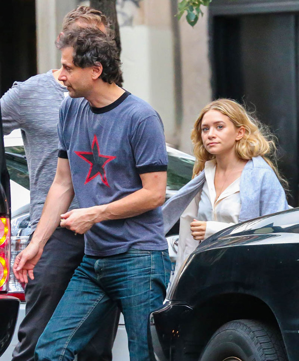 Exclusive... Ashley Olsen & Bennett Miller Get Into A Waiting SUV - Ziarul National