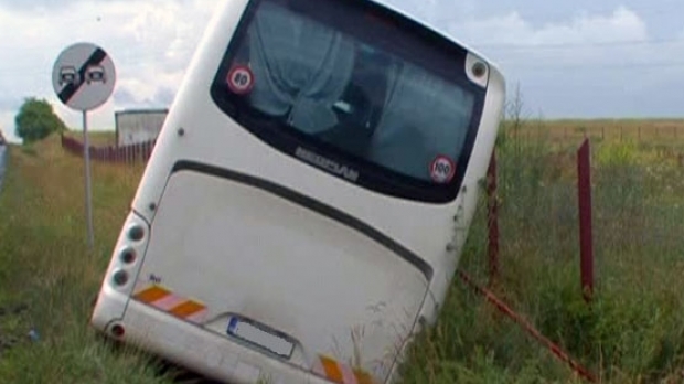 Accident grav in Sibiu: Un autocar plin cu pasageri s-a rasturnat pe DN1