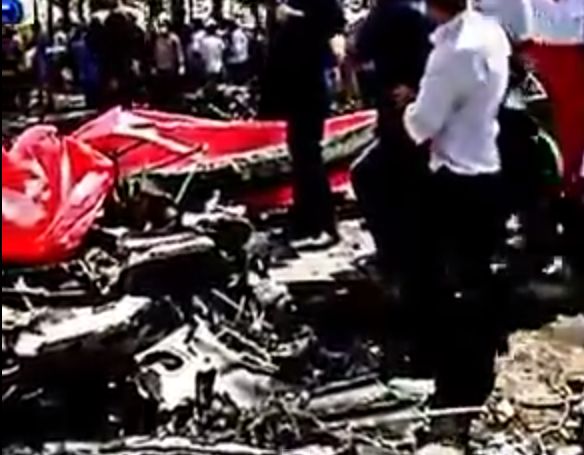 O noua tragedie aviatica: 48 de oameni au murit dupa ce un avion s-a prabusit in Iran! (VIDEO de la locul impactului)
