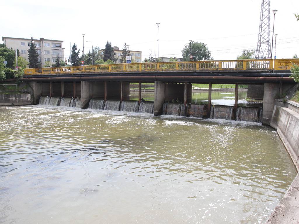 Un sofer de doar 19 ani a cazut cu masina in Somes!