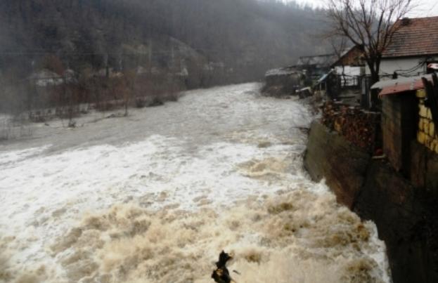 Cod GALBEN de inundatii pentru mai multe rauri din tara!