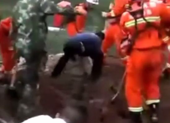 Operatiunile de salvare continua in China, la o zi dupa cutremur: bilantul dezastrului se apropie de 400 de morti (VIDEO)