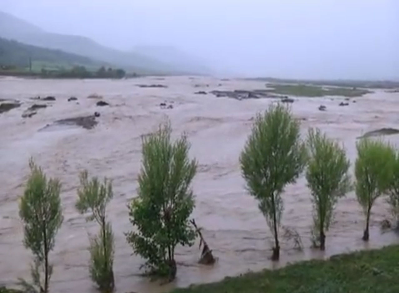 Pericol de inundatii: COD PORTOCALIU pe rauri din Timis si Caras Severin