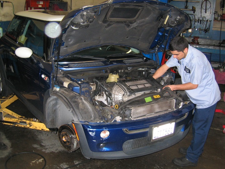masina reparatii auto - Ziarul National