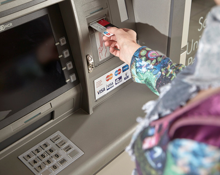 Bancherii nu au chef sa-si afiseze comisioanele la bancomate