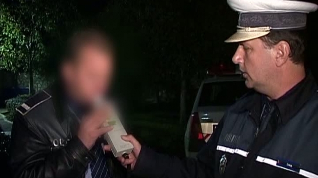 Un politist beat, implicat intr-un accident cu masina de serviciu