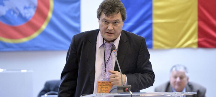 Burleanu, contestat de Sorin Raducanu si doi pensionari
