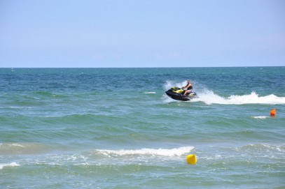 Turist aflat in vacanta pe litoral, lovit de skijet, la Mamaia!