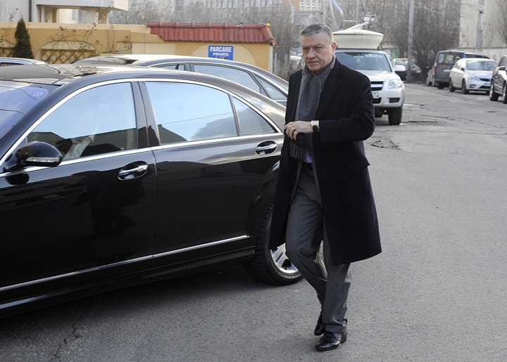 Nasu` Sandu intra in politica