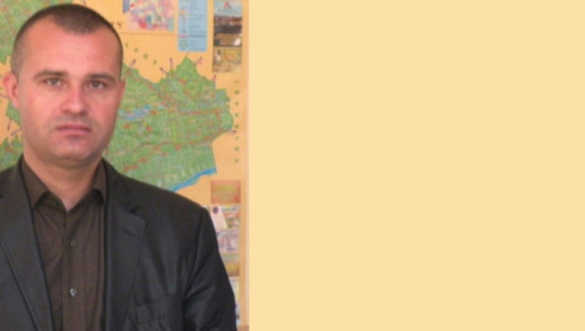 Primarul din comuna Izvoarele, dus la audieri