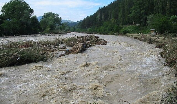 Hidrologii avertizeaza: Pericol de inundatii pe raurile din 9 judete!