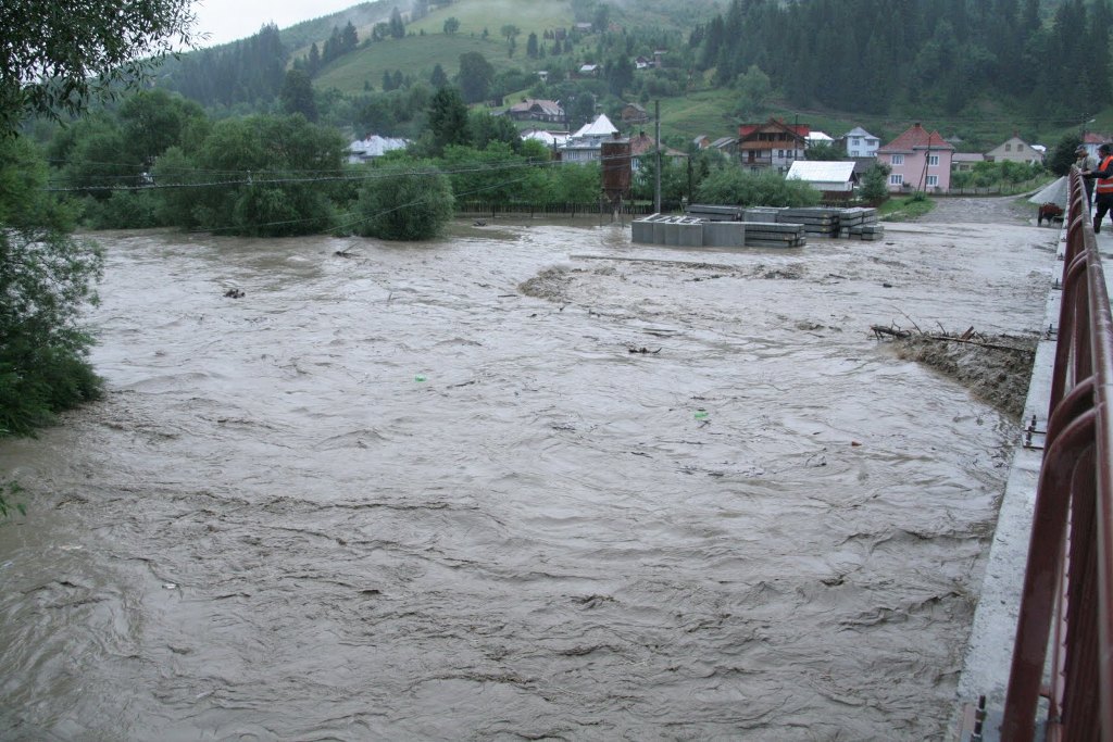 COD PORTOCALIU de inundatii pe raurile din sudul judetelor Mehedinti si Caras Severin