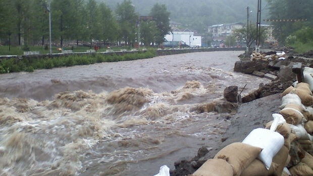 CODUL PORTOCALIU, prelungit pana miercuri. Pericol de inundatii pe rauri din Timis si Caras-Severin!