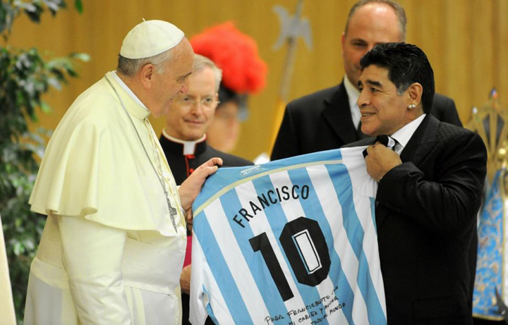 Papa Francisc a strans ”Mana  lui ”Dumnezeu”