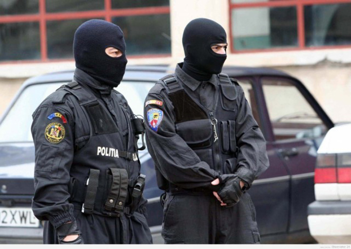 Perchezitii de amploare in Prahova. 15 persoane sunt banuite de diferite infractiuni!