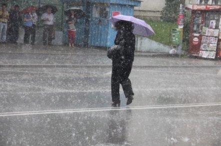 Vremea se raceste accentuat. Meteorologii au emis o informare de ploi insemnate!