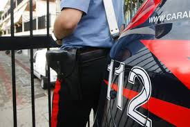 Un om al strazii a semanat groaza pe strazile Romei, dupa ce a injunghiat patru politisti!