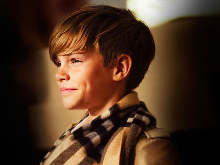 Fiul lui David Beckham, imaginea Burberry pentru Craciun