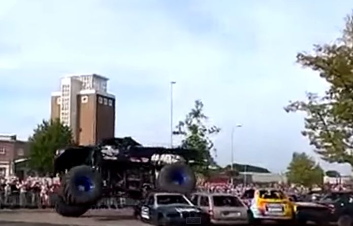 Momente dramatice in timpul unui show auto, in Olanda: trei spectatori au murit! (VIDEO)