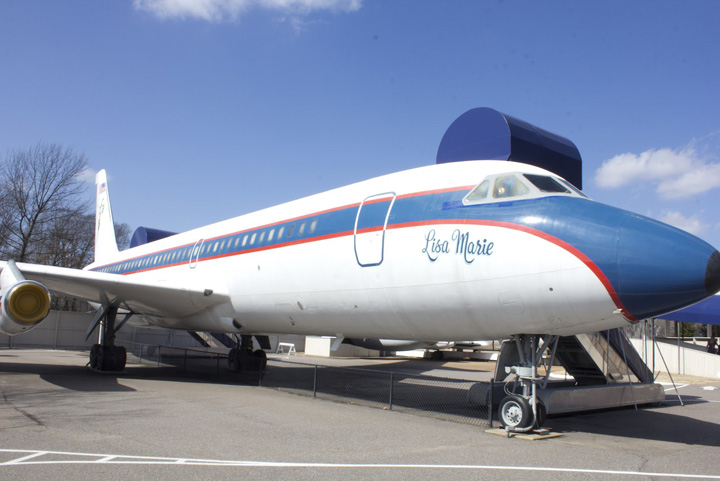”Lisa Marie” si ”Hound Dog II”, avioanele lui Elvis Presley, sunt de vanzare