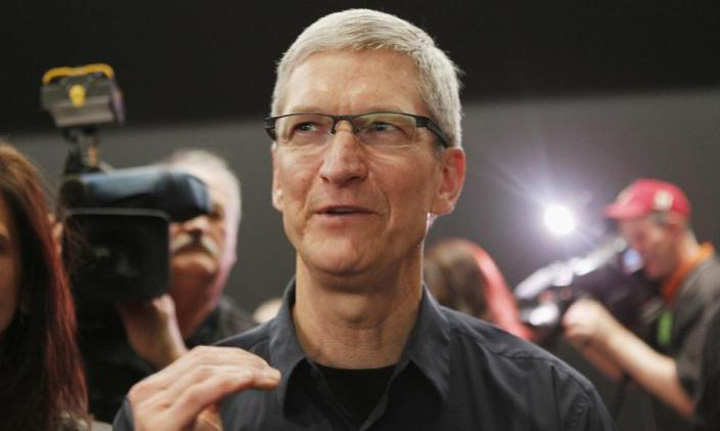 Tim Cook, CEO-ul Apple, mandru ca e homosexual