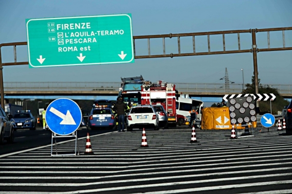 Sase romani au murit intr-un accident in Italia