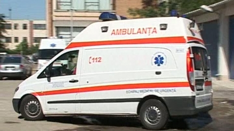 O masina a cazut in albia unui rau, in Cluj. Tanarul sofer a murit. Un alt pasager a fost ranit