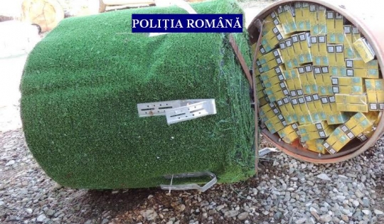 Tanar suspectat de contrabanda, retinut. Transporta mii de pachete de tigari ascunse in role de gazon!