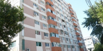 Un copil de patru ani a cazut de la etajul 10 al unui bloc din Capitala!