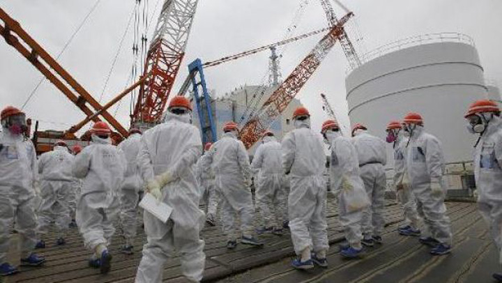 Spartura in acoperisul provizoriu al reactorului 1 de la Fukushima