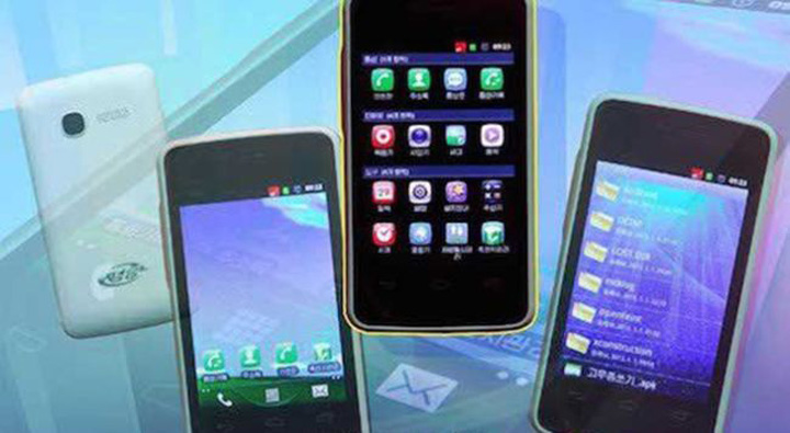 Nord-coreenii, mandri de smartphone-urile lor. Au copiat si ei de la altii, si nu-s chinezi!
