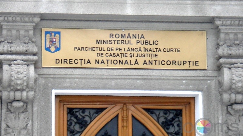 Cinci angajati ai CJ Brasov, acuzati de abuz in serviciu