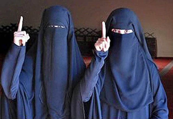 Pentru fetele care au fugit in Siria ca sa moara pentru Allah, situatia nu mai e grava, ci gravida