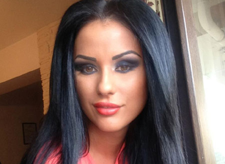Cât te costă s-o vezi dezbrăcată pe Daniela Crudu pe OnlyFans