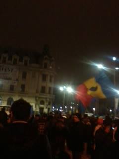 Sute de persoane protesteaza in Piata Universitatii din Bucuresti