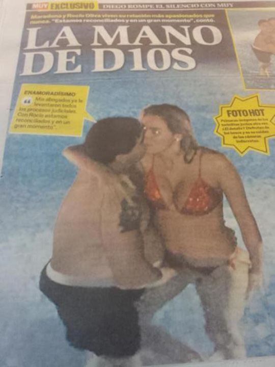 Maradona, prins cu mana in …ofsaid!