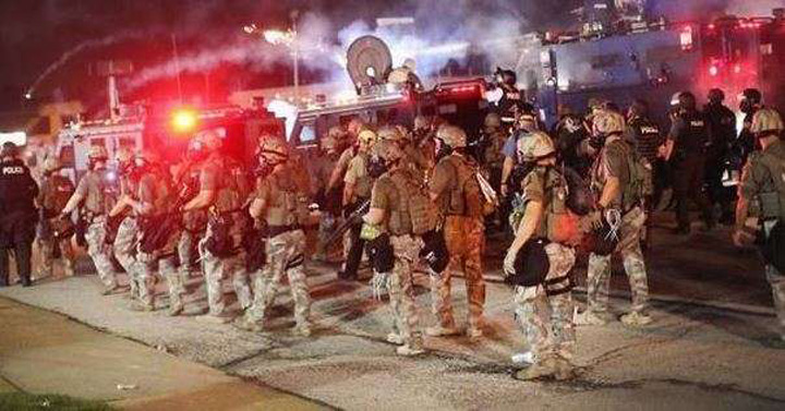 Doi agenti FBI, impuscati de manifestanti langa Ferguson