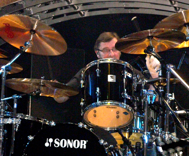 Phil Rudd, tobosarul AC/DC, inculpat pentru ca ar fi comandat doua crime