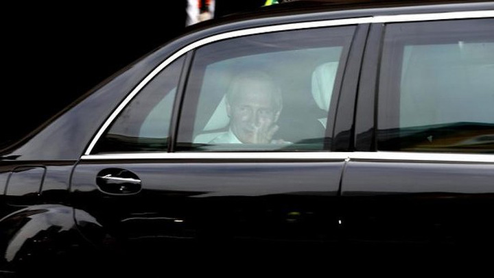 Putin departs the Hilton Hotel - Ziarul National