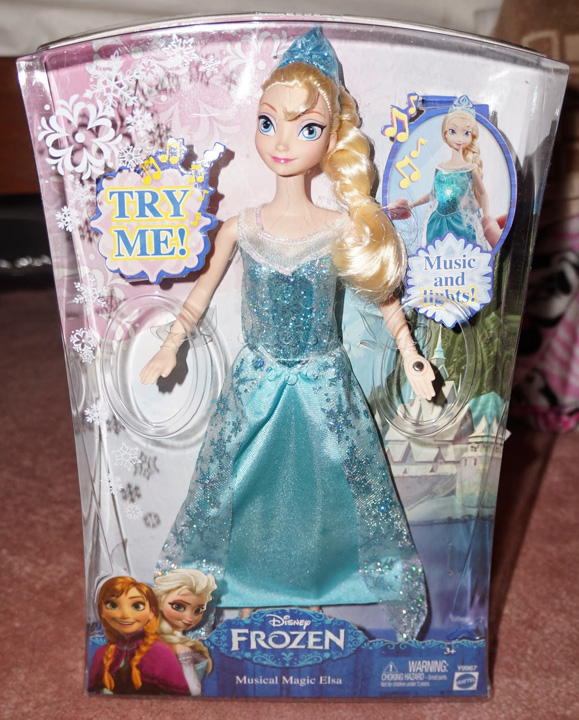 E oficial! S-a terminat! Papusa „Barbie”, detronata de surorile printese din „Frozen”!