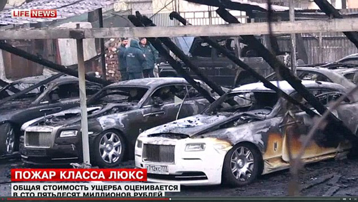 12 limuzine de lux, incendiate la Moscova: au ars nu mai putin de sase Rolls-Royce-uri!