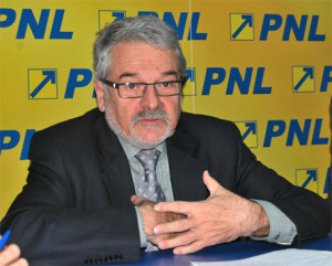 Mircea Molot, seful PNL Hunedoara, acuzat de fapte de coruptie