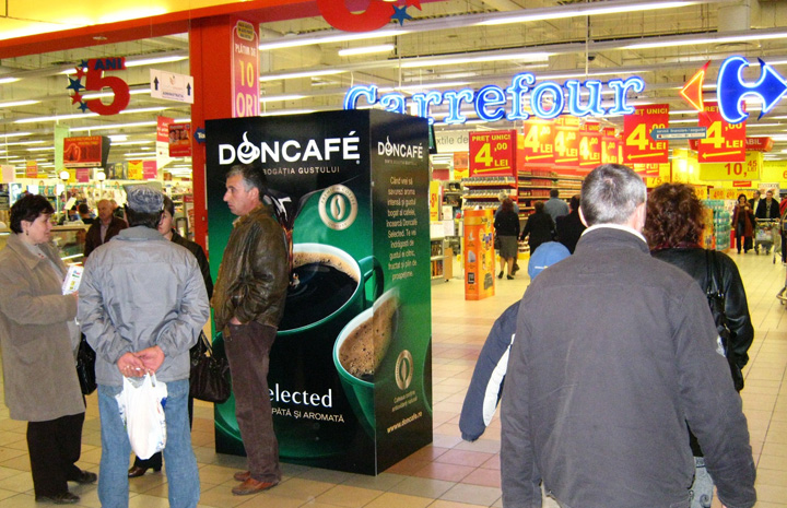Romanii, topiti dupa gratuitati si bonusuri