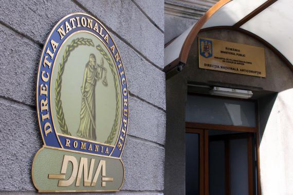 Un primar si un consilier APIA din Mehedinti, trimisi in judecata de DNA