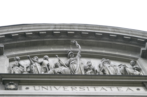 Universitatea Bucuresti cere ministrului Educatiei retragerea titlului de doctor acordat lui Ponta