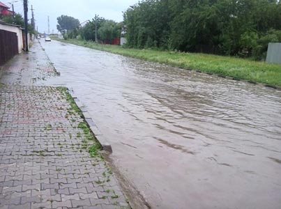 Pericol de inundatii pe raurile din mai multe judete. E in vigoare o noua avertizare COD PORTOCALIU!
